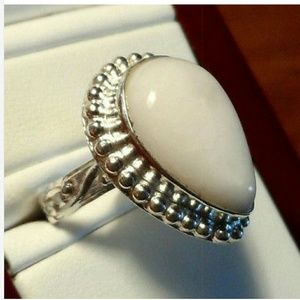 Nwt MILK QUARTZ Ring 7 Pink Silver decorative band